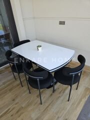 X Ayaklı Gloss Masa & Elisa Sandalye - Siyah Kumaş | 80x130-190 cm | Çift Kanat Açılır | Mutfak Salon